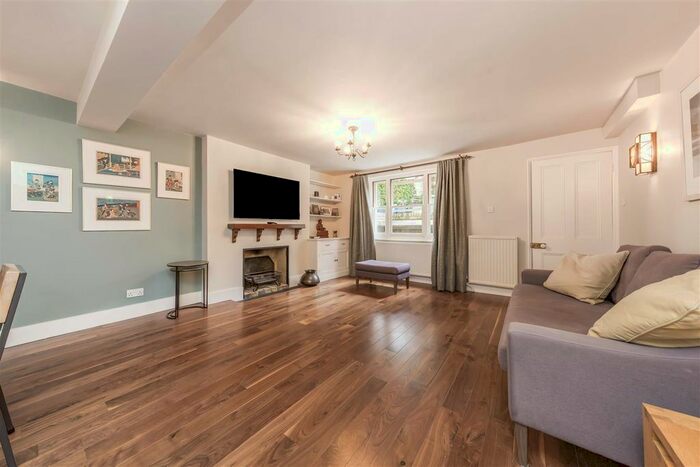 4 Bedroom Property To Rent In Haggard Road, Twickenham, TW1