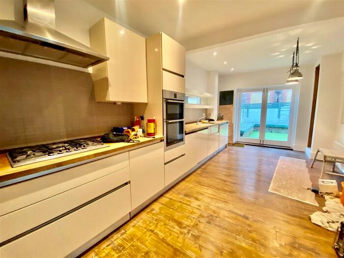 3 Bedroom Property To Rent In Ashdown Road, Broadwater, Worthing, BN11