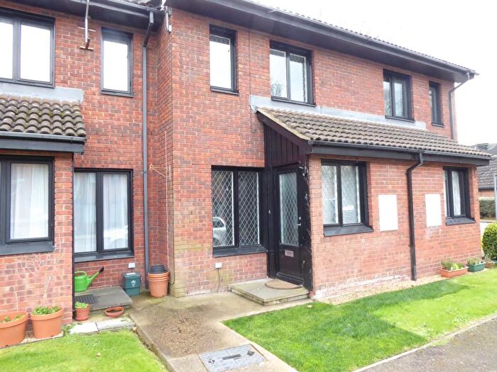 1 Bedroom Terraced House To Rent In Aspen Close, Staines Upon Thames, TW18