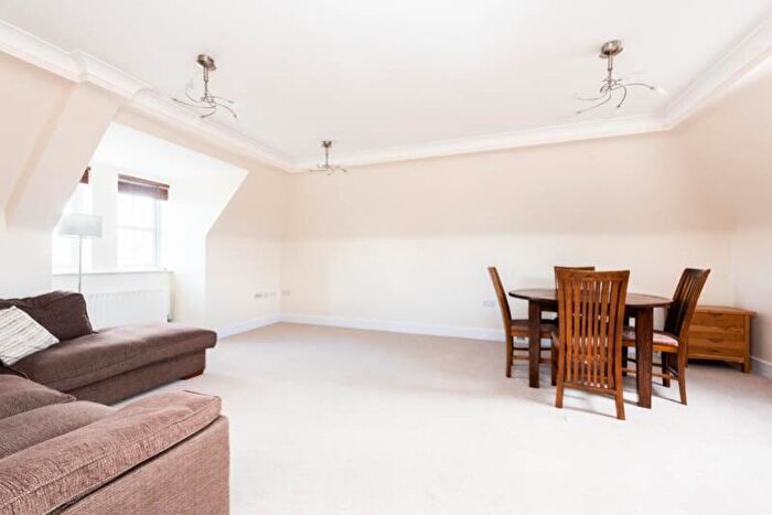 2 Bedroom Apartment To Rent In Clarendon Court, Summertown, OX2