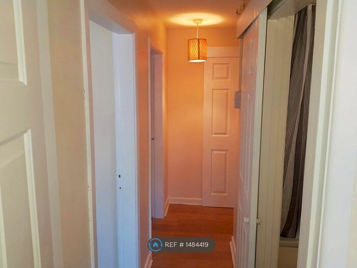 2 Bedroom Maisonette To Rent In Woodcraft Close, Coventry, CV4