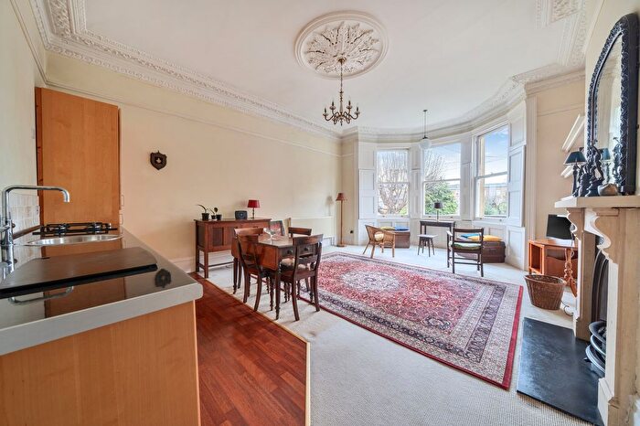2 Bedroom Flat For Sale In Clifton Park Road, Bristol, BS8