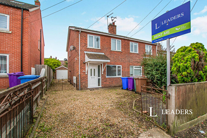 3 Bedroom Semi-Detached House To Rent In Laughton Road, PE21