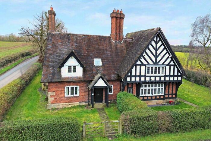 3 Bedroom Semi-Detached House For Sale In Drayton Road, Hanchurch, ST4