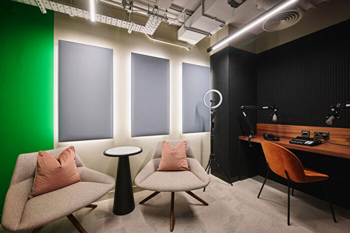 2 Bedroom Flat To Rent In Apo The Holloway, Blucher Street, Birmingham, B1