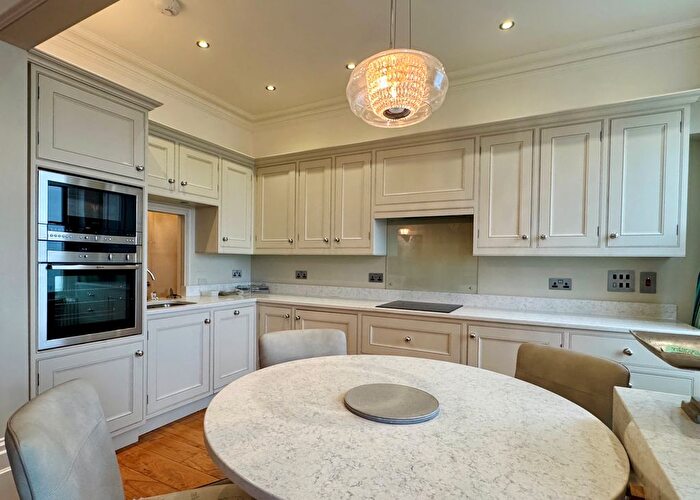 2 Bedroom Flat To Rent In Heene Terrace, Worthing, BN11