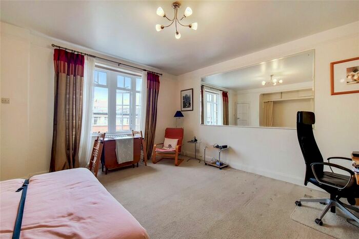 Studio To Rent In Upper Woburn Place, Bloomsbury, London, WC1H