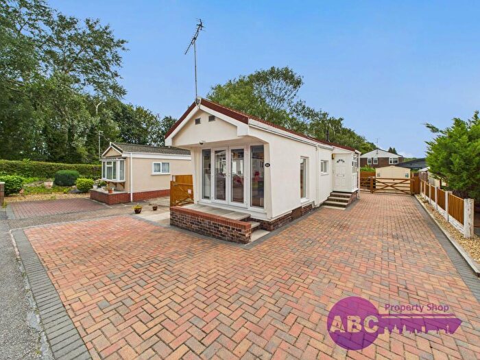 1 Bedroom Park Home For Sale In Orchard Park, Elton, CH2