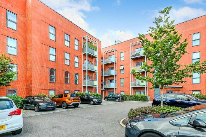 2 Bedroom Flat To Rent In Cross Street, Portsmouth, Hampshire, PO1