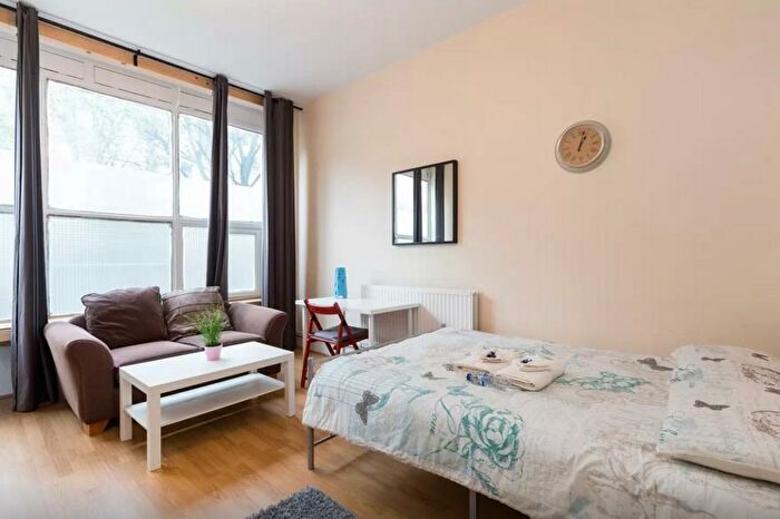 3 Bedroom Flat To Rent In Cannon Street Road, London, E1