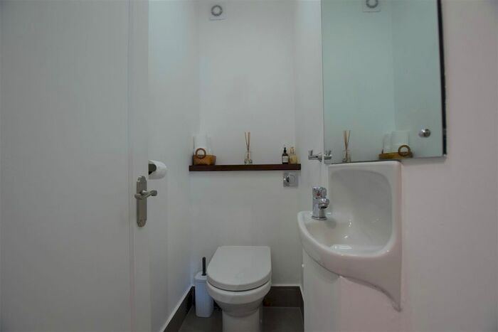 3 Bedroom Flat To Rent In Tenterden Grove, London, NW4