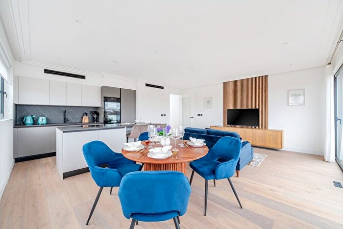 3 Bedroom Flat To Rent In Brewster Gardens, London, W10