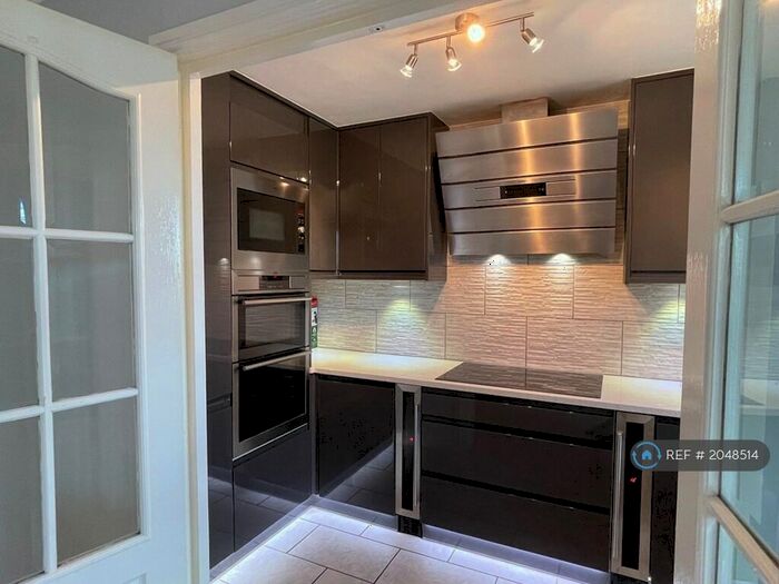 2 Bedroom Flat To Rent In Ridley Close, Barking, IG11