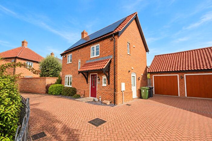 3 Bedroom Detached House For Sale In Cranes Croft Road, Sprowston, NR7