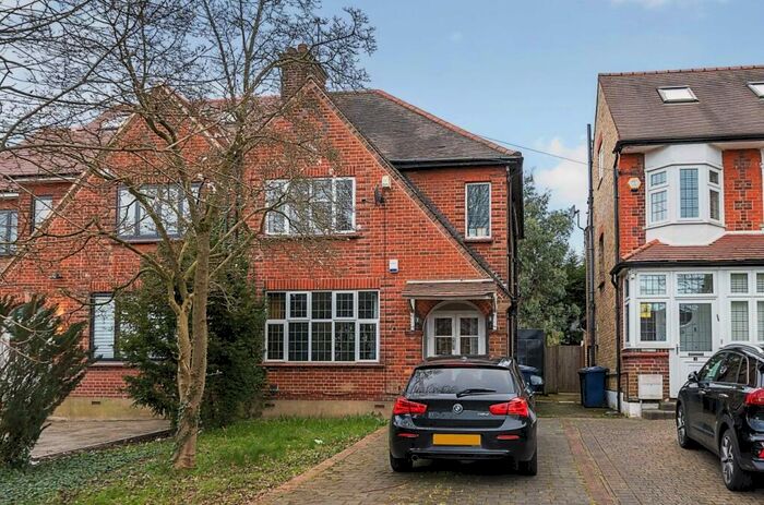 4 Bedroom House To Rent In Singleton Scarp, Woodside Park, N12