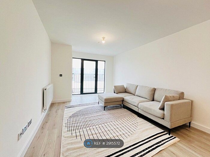 2 Bedroom Flat To Rent In Mitcham Road, London, SW17