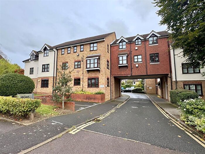 2 Bedroom Flat To Rent In The Ridgeway, North Chingford, E4