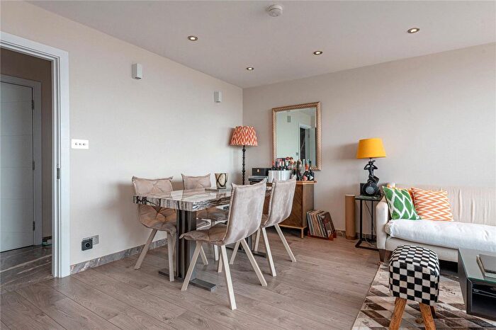 2 Bedroom Flat For Sale In Porchester Place, Connaught Village, W2