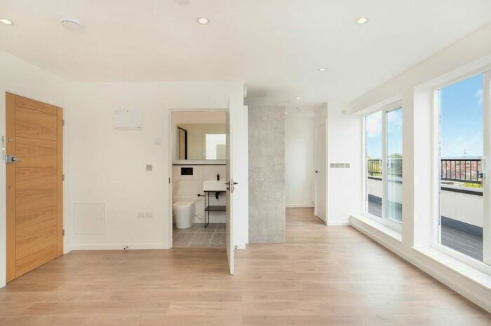 1 Bedroom Flat To Rent In Kingston Road, Wimbledon SW20