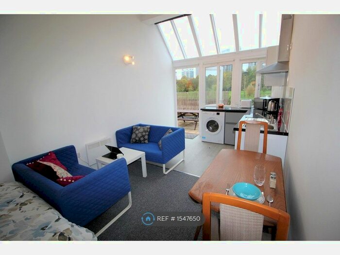 Studio To Rent In Kennington Lane, London, SE11