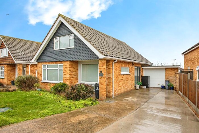 4 Bedroom Chalet For Sale In Aylesbury Drive, Holland-On-Sea, Clacton-On-Sea, CO15