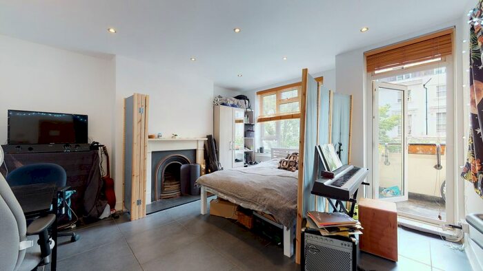 4 Bedroom Flat To Rent In St. Marys Square, London, W2