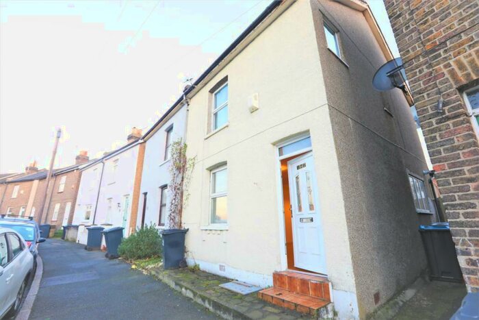 3 Bedroom Semi-Detached House To Rent In Bynes Road, London, CR2