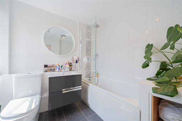 3 Bedroom Flat To Rent In Harrowby Street, Marylebone, W1H