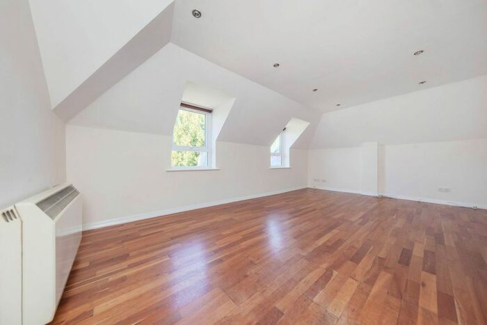 2 Bedroom Flat To Rent In West Hill, Putney, London, SW15
