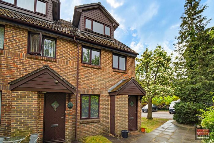 2 Bedroom Maisonette For Sale In Benwell Court, Sunbury-On-Thames, TW16