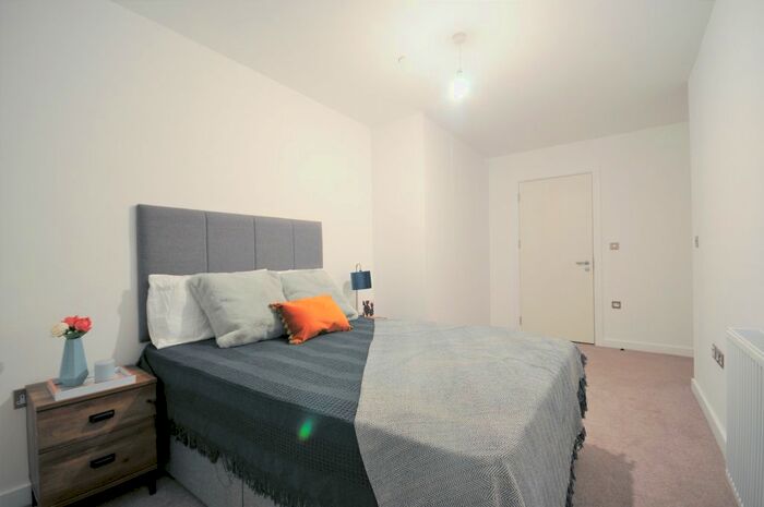 3 Bedroom Flat To Rent In Lockgate Square, Salford, M5