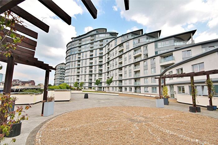2 Bedroom Flat To Rent In Station Approach, Wokingw, Surrey, GU22