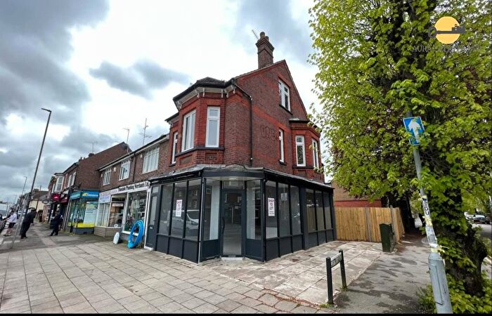 4 Bedroom Flat To Rent In High Street North, Dunstable, LU6