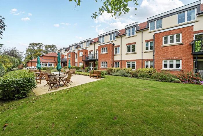 2 Bedroom Retirement Property For Sale In Meadow Lodge, Billericay, CM12