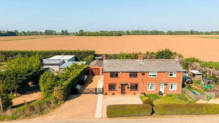 4 Bedroom Semi-Detached House For Sale In Waterlees Road, Wisbech, Cambs, PE14