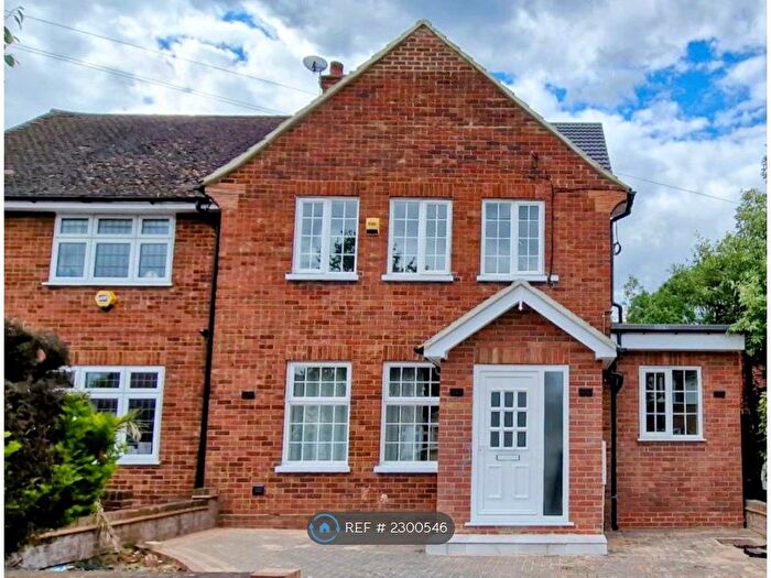 3 Bedroom Flat To Rent In Wentworth Drive, Pinner, HA5