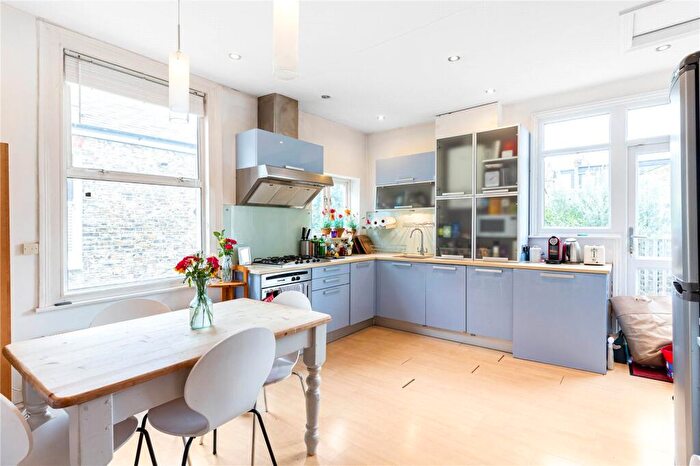4 Bedroom Flat To Rent In Oakmead Road, London, SW12