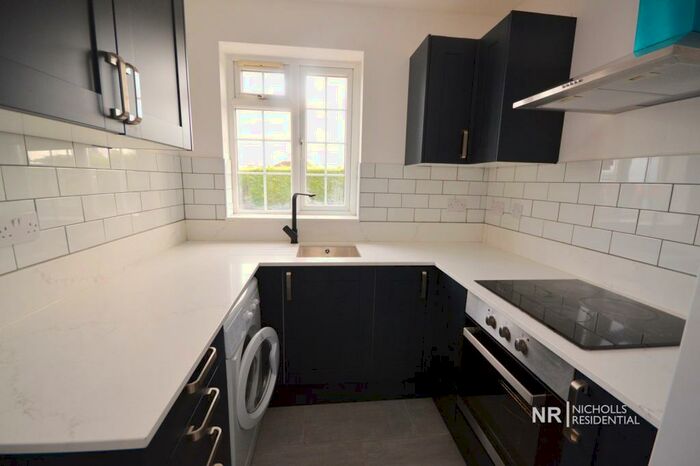 2 Bedroom Flat To Rent In Hook Road, Chessington, Surrey., KT9