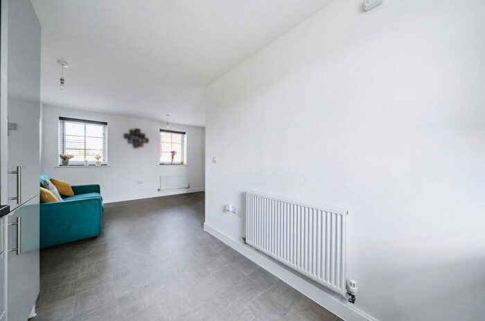 2 Bedroom Apartment To Rent In Fieldfare Way, Harlow, Essex, CM17