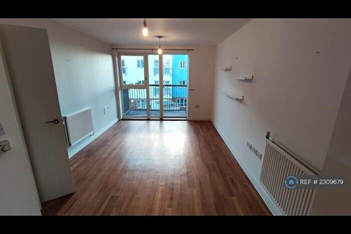 2 Bedroom Flat To Rent In Cabot Close, Croydon, CR0