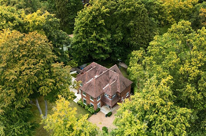 5 Bedroom Detached House For Sale In Waverley Avenue, Fleet, Hampshire, GU51