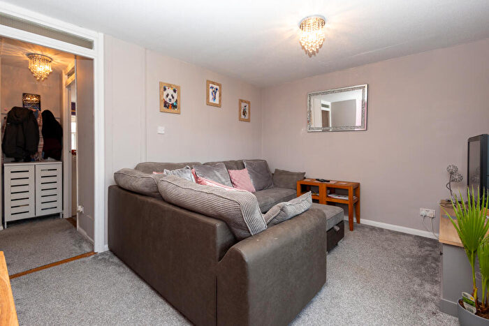 1 Bedroom Flat For Sale In Craddock Road, Canterbury, CT1