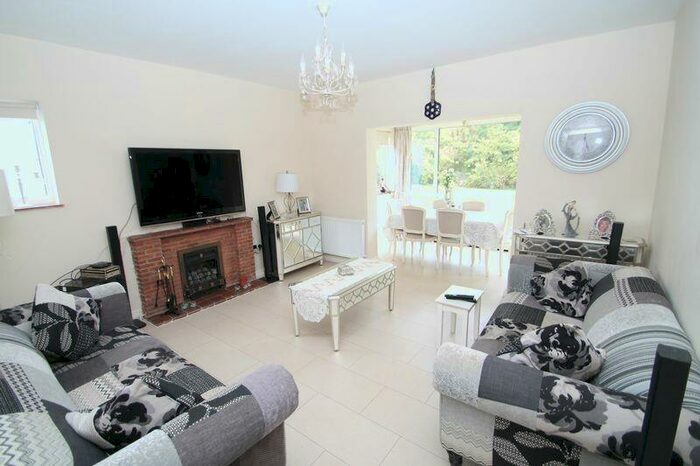 2 Bedroom Bungalow To Rent In Southbourne Close, Pinner, HA5