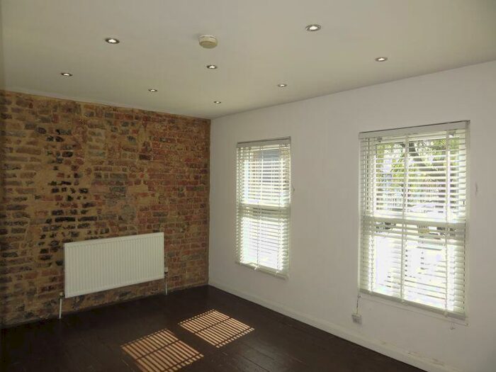1 Bedroom Flat To Rent In Roman Road, Bow, E3