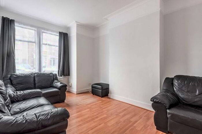 2 Bedroom Flat To Rent In Bickley Street, London, SW17