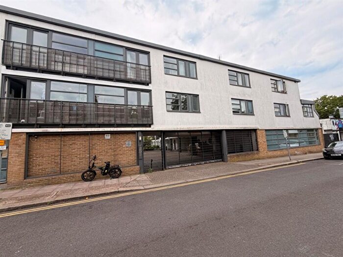 2 Bedroom Flat For Sale In Warfield Road, London, NW10