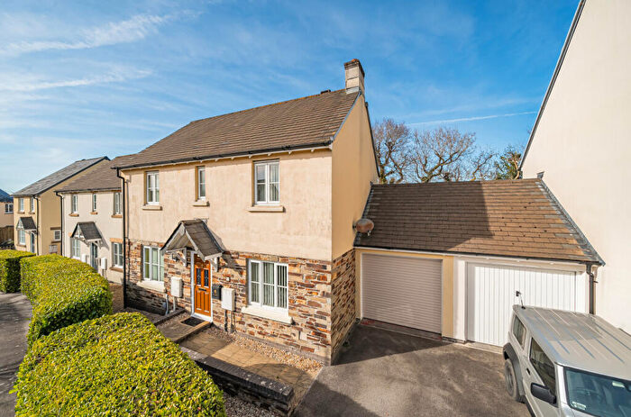 3 Bedroom Link Detached House For Sale In Godolphin Park, Callington, Cornwall, PL17