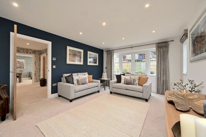 4 Bedroom Detached House For Sale In Spring Bank, Haywards Heath, RH16