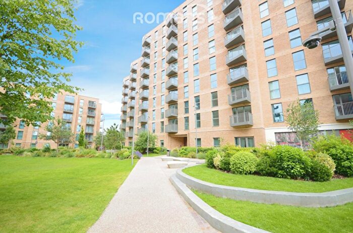 2 Bedroom Apartment To Rent In Aquifer House, Horlicks Quarters, SL1