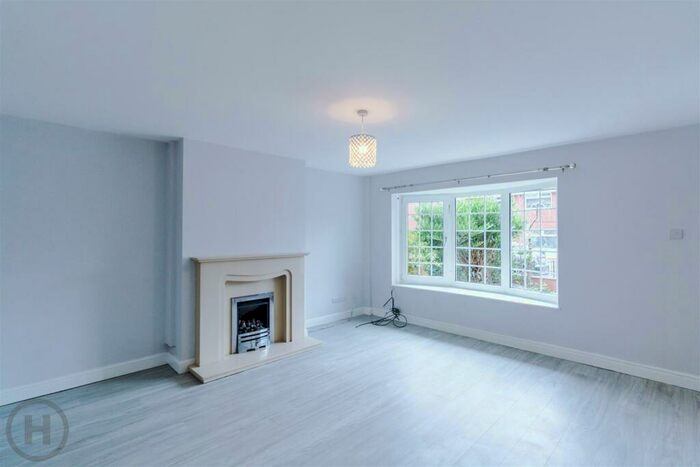 4 Bedroom Semi-Detached House To Rent In Oak Tree Close, Atherton, Manchester, M46